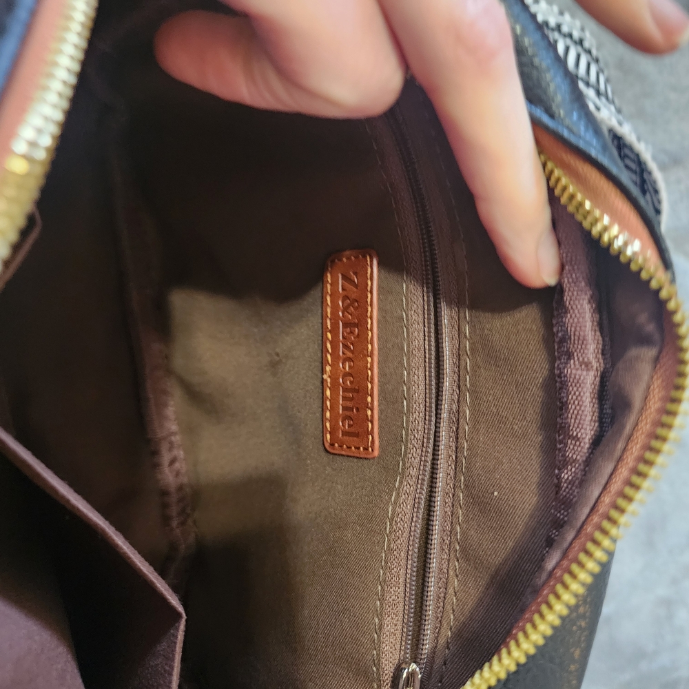 Stylish Black and Brown Women's Crossbody Bag with Patterned Strap - Picture 3 of 3